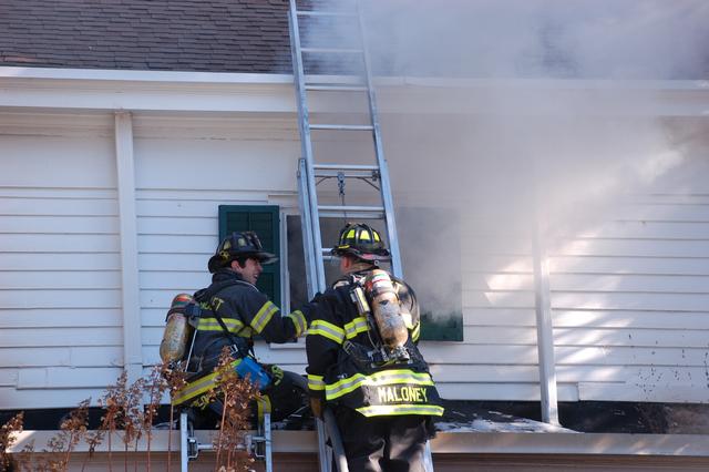 South Spring Valley structure fire, 85 Pine Brook Rd., 1/05/10.  Photo by Tommy Beirds