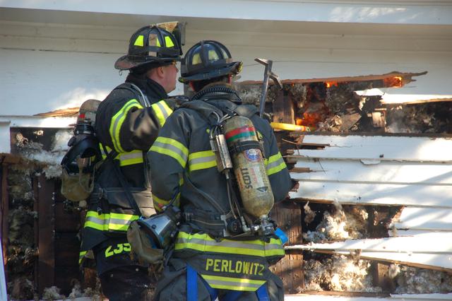 South Spring Valley structure fire, 85 Pine Brook Rd., 1/05/10.  Photo by Tommy Beirds