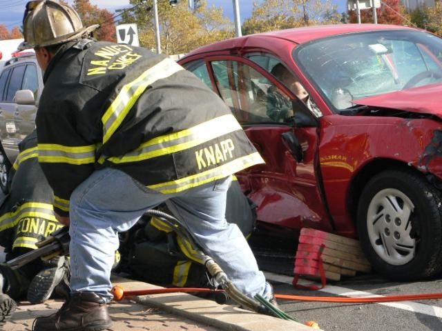 Rush hour extrication on busy Rt. 59 coridor, 10/22/08 Photo: Lance Thaxton