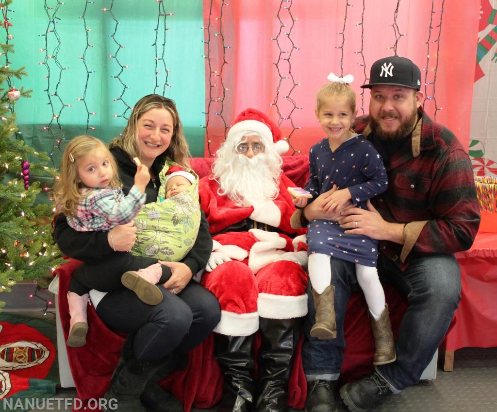 Great Job Nanuet Ladies Auxiliary. 12/9/ 2018 Breakfast with Santa. 8-100. Photo's by Vincent P Tuzzolino