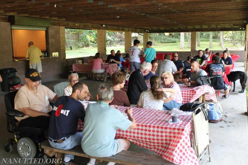 2014 Clambake family picnic. NFD. Photo by Vincent P. Tuzzolino