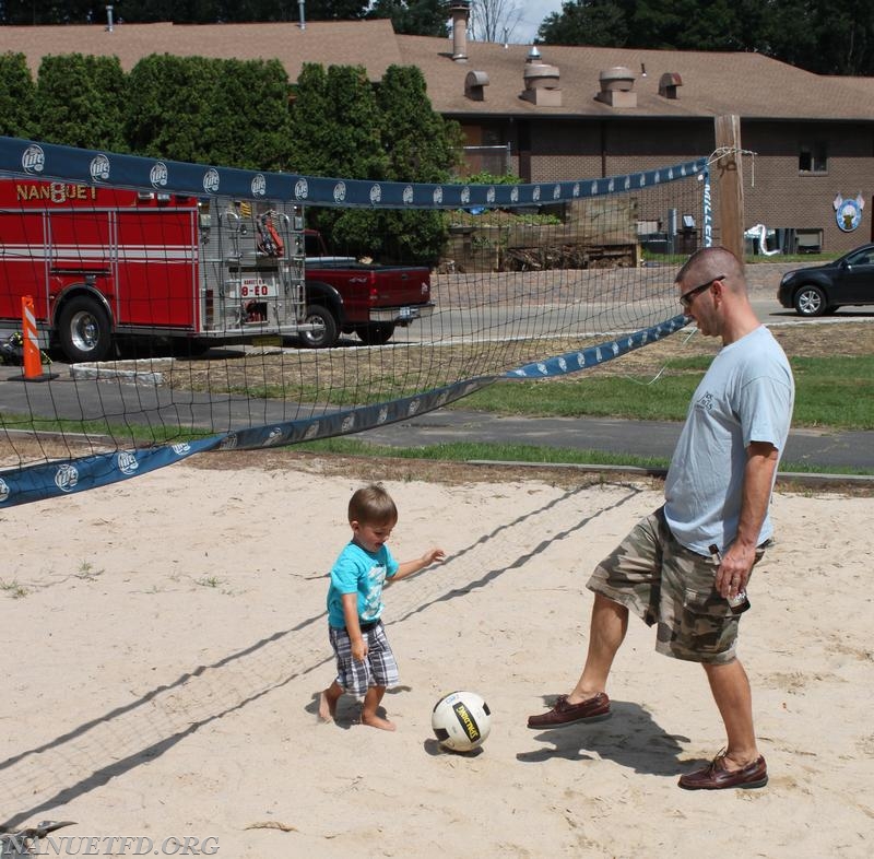 2014 Clambake family picnic. NFD. Photo by Vincent P. Tuzzolino