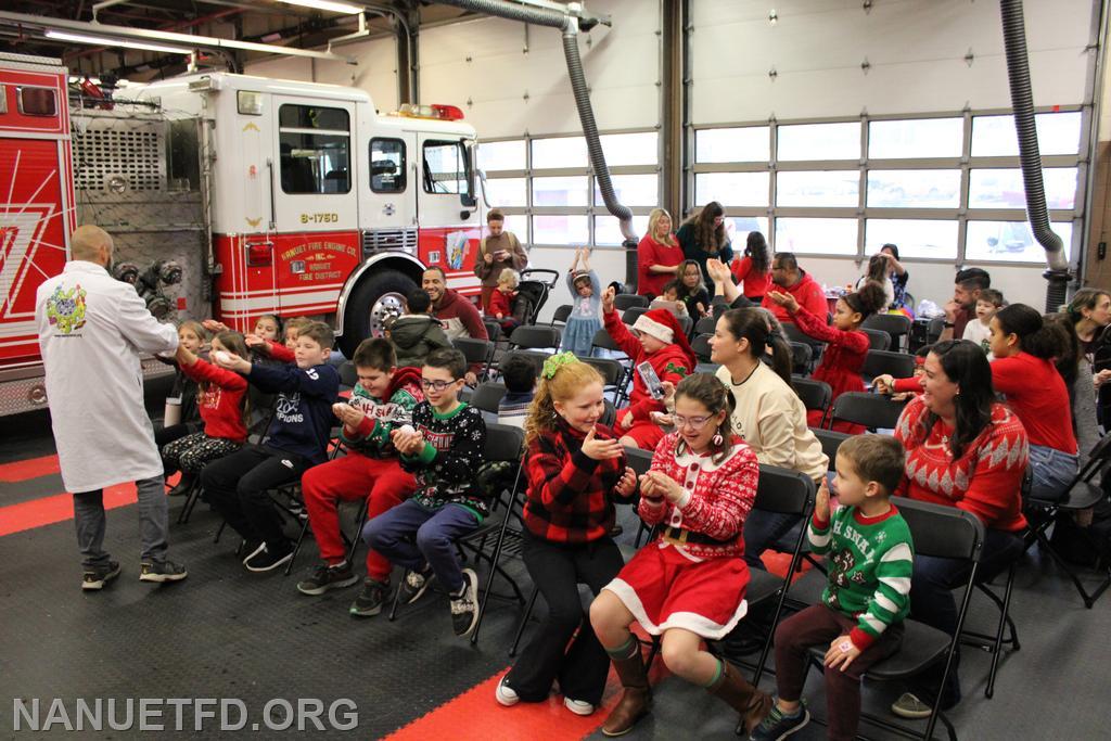 2023 Children's Christmas party 8-100.
Photos by Vinny Tuzzolino