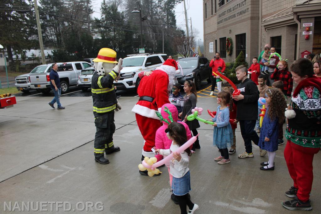 2023 Children's Christmas party 8-100.
Photos by Vinny Tuzzolino