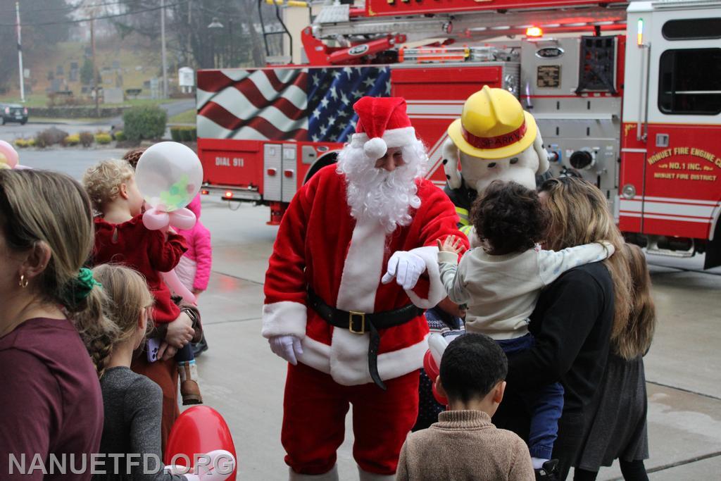 2023 Children's Christmas party 8-100.
Photos by Vinny Tuzzolino