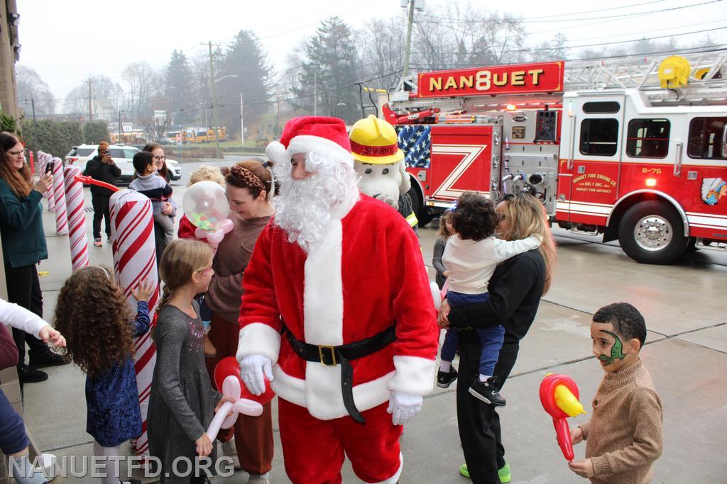 2023 Children's Christmas party 8-100.
Photos by Vinny Tuzzolino