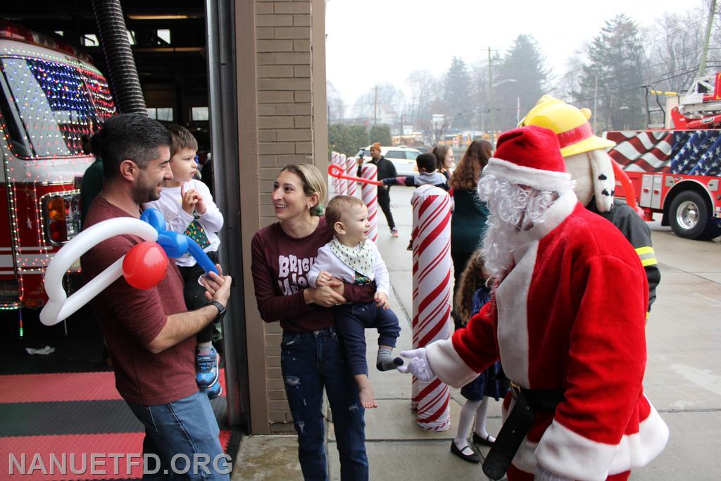 2023 Children's Christmas party 8-100.
Photos by Vinny Tuzzolino