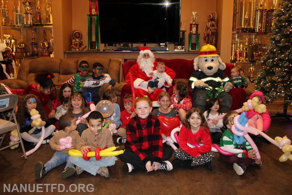 2023 Children's Christmas party 8-100.
Photos by Vinny Tuzzolino