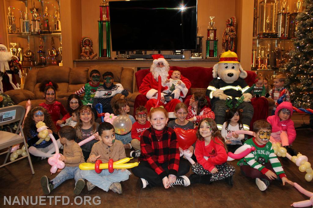 2023 Children's Christmas party 8-100.
Photos by Vinny Tuzzolino