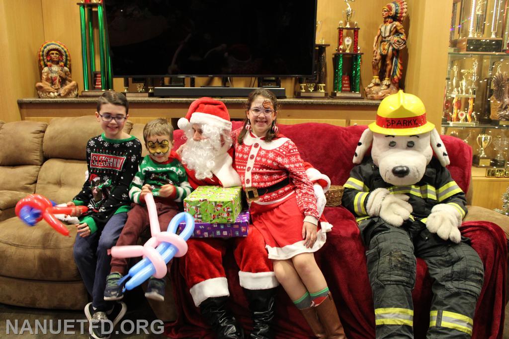 2023 Children's Christmas party 8-100.
Photos by Vinny Tuzzolino