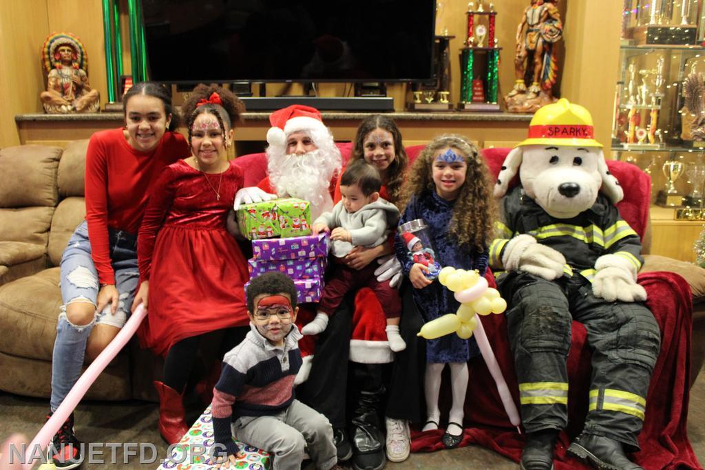 2023 Children's Christmas party 8-100.
Photos by Vinny Tuzzolino