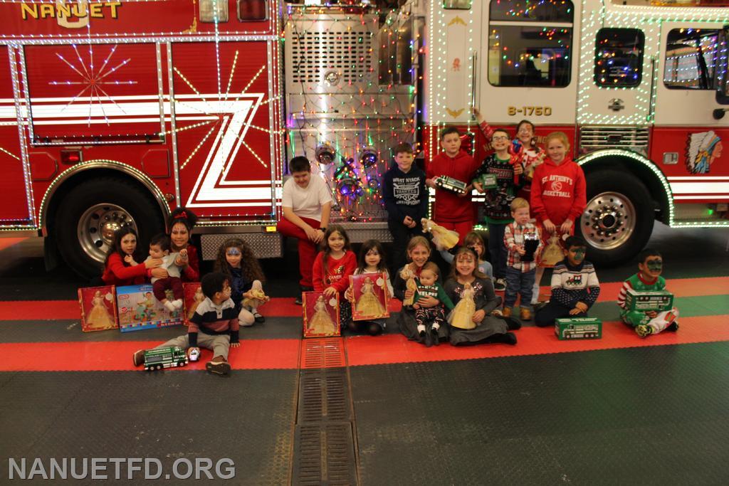 2023 Children's Christmas party 8-100.
Photos by Vinny Tuzzolino