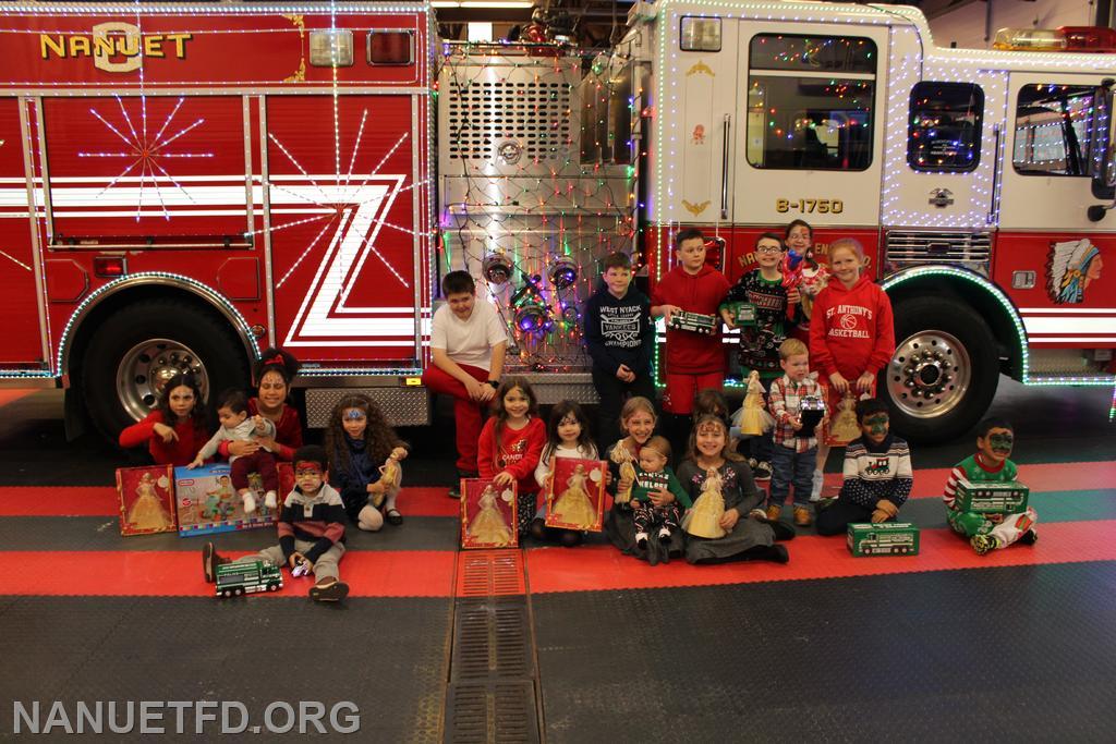 2023 Children's Christmas party 8-100.
Photos by Vinny Tuzzolino