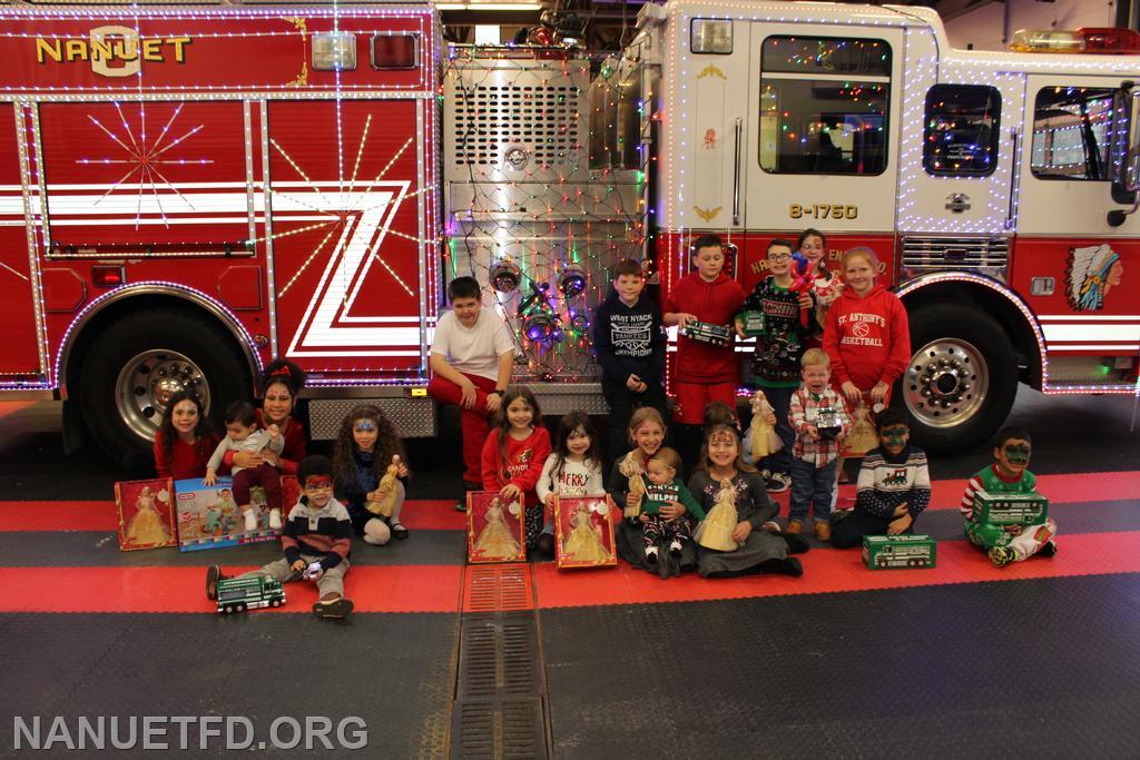 2023 Children's Christmas party 8-100.
Photos by Vinny Tuzzolino