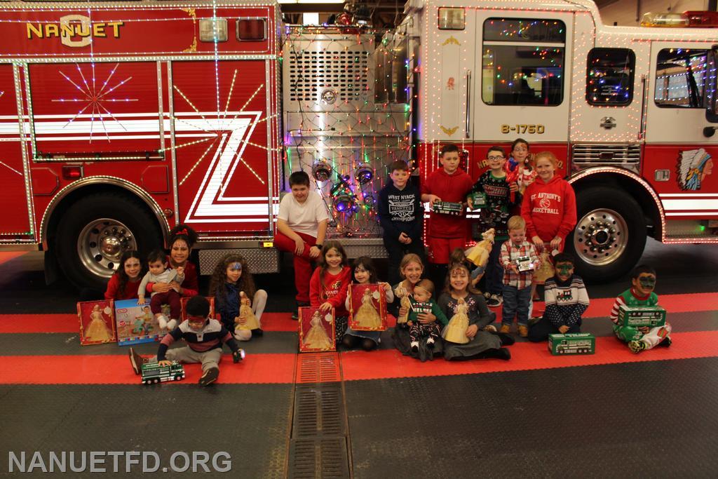 2023 Children's Christmas party 8-100.
Photos by Vinny Tuzzolino